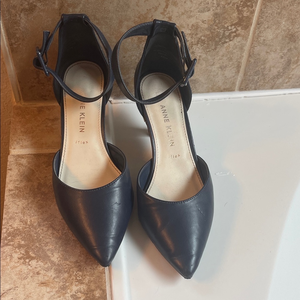 Navy Blue Anne Klein Black Pointed-Toe Ankle-Strap Low Heels size 8.5